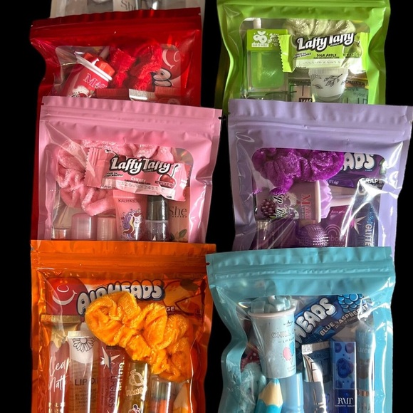 Large Lip Gloss Bundle Lip Balm with Candy Free Gift Great Gift 8 Colors - Picture 1 of 9